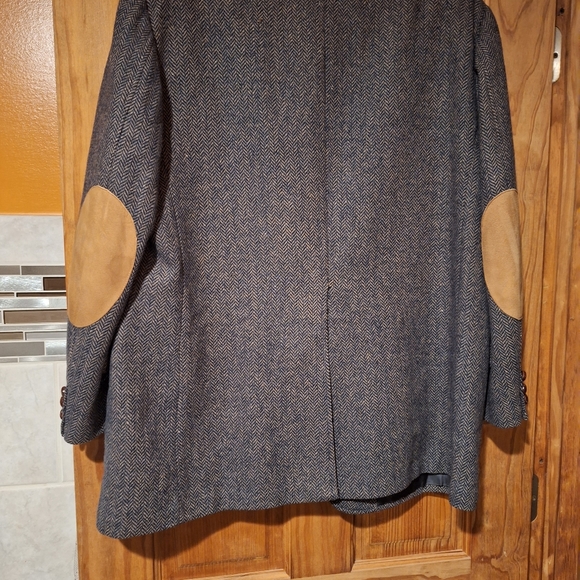 Herringbone jacket by Norman Hilton Expressly for Dimensions.  Size 46S - Picture 8 of 12
